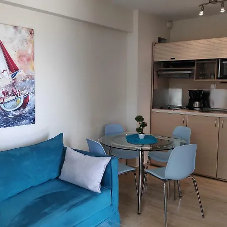 Ofrynio Deluxe Apartment *